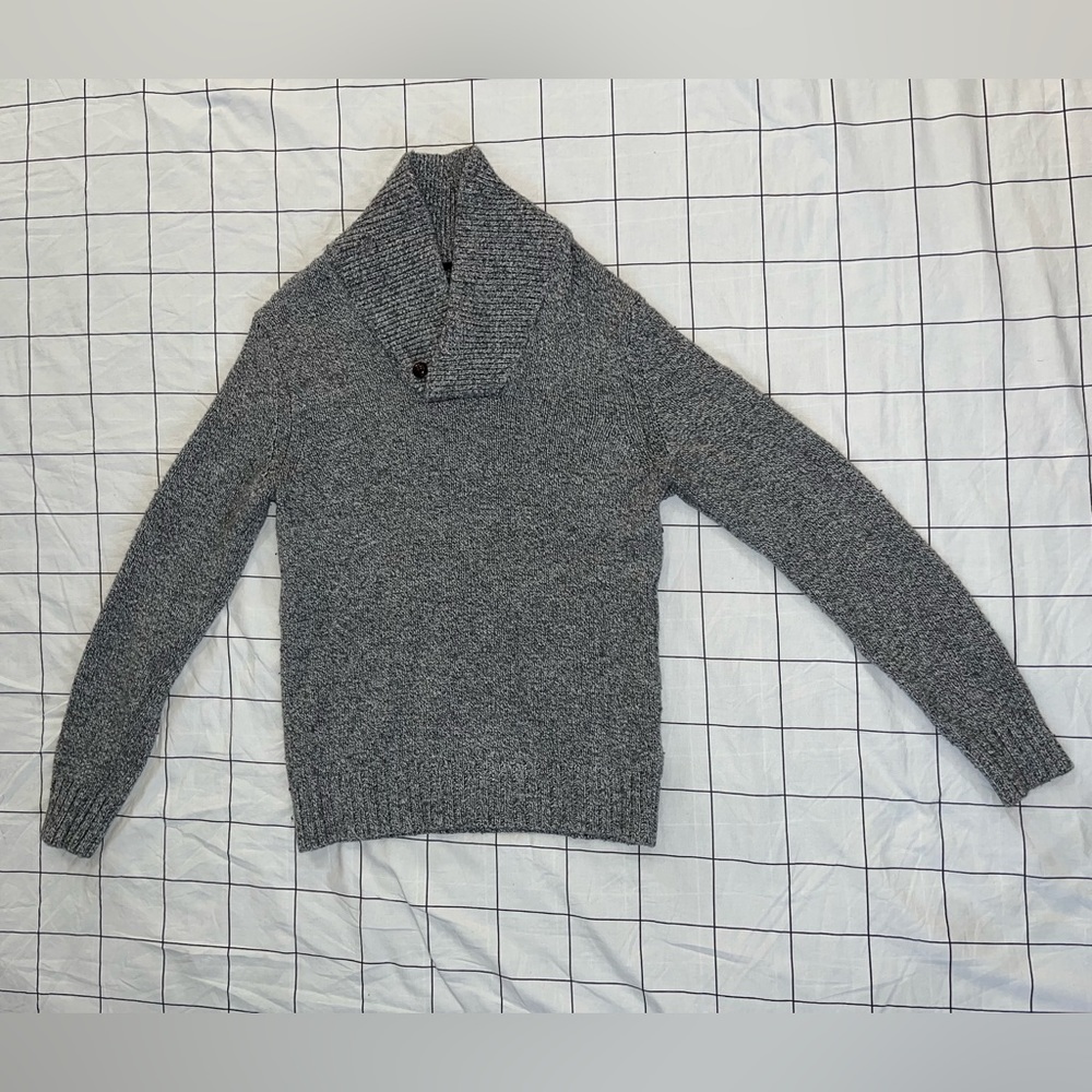 Banana Republic Gray Sweater. Shawl collar. Size Small.